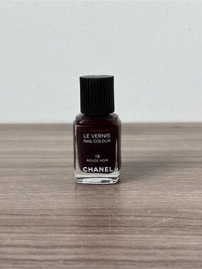 Chanel Le Vernis Nail Colour - 18 Vamp Red Black Authentic❤️